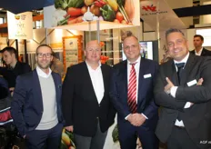 Marcel van der Pluijm (Global Green Team), Frans van der Burg (Harvest House), Francisco Latorre en Wim van der Burgh (beide Rainbow International)