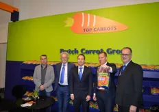 Topcarrots van de Dutch Carrot Group worden door heel Nederland geteeld en wereldwijd geleverd. Jan Daniels, Hans Steltenpool, Gerrie Stroeve, Matthijs Sels en Hans Knook.