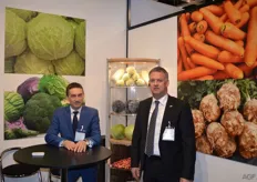 Adrian Kubiak en Erik Mooij van Mooij Vegetables. Het bedrijf levert vollegrondsgroenten en uien, aardappelen, plantuitjes en uienzaad door heel Europa.