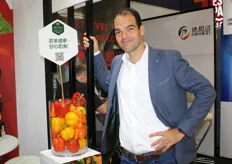 Matthijs Jasperse is als directeur van FVO China druk met het coördineren van de export van Hollandse paprika’s naar China. Hij vertelde over de eerste ervaringen op deze site: http://www.agf.nl/artikel/162364/Traditionele-marktbenadering-op-lange-termijn-niet-houdbaar