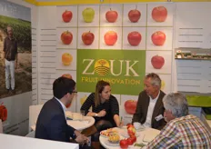 Zouk Fruit Innovation van Johan Nicolai. ZOUK ontwikkelt nieuwe appelvariëteiten via klassieke veredeling, ze organiseert de kwekersrechtelijke en merkrechtelijke beschermingen wereldwijd. Ze coördineert de productie en de controle van het vermeerderingsmateriaal.