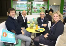 Marcel van Eeuwijk, Hans Maagendans en Danielle Stijntjes op bezoek bij Jaime Ferran van Del Monte