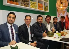 Aissan Bennahou en Frank Ocampo van Hagé International aan tafel met hun Braziliaanse meloenenleverancier