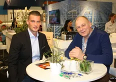 Demian van Duivenbode van Global Green Team aan tafel met zijn schoonvader Dirk Veldhuis