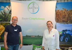 Mart Emmers en Alexandra Ciumeti van Bayer CropScience.