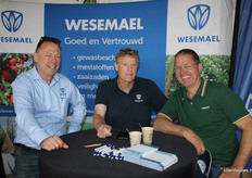 Dirk de Vlieger en Marcel Smit van Wesemael met klant Frank Kerkhaert