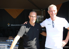 Eduard van Antwerpen van Meeuwse met Wim Waterman die de uiendag op de racefiets aandeed en de druppelirrigatie van harte support