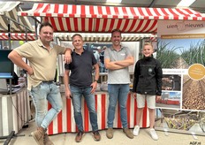 Het team van VAB Trade met Corné den Ouden, Cédric de Temmerman en Rogus en zoontje Giel Vonk