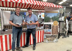 Uienteler Jan Wijnen en Ulko Stoll van Vollegondsgroente.net