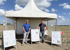 Ruud van de Sande van Corteva en Wilko Wingelaar van Agrifirm. Ruud gaf bij de rondleiding uitleg over tripbeheersing wat een steeds groter probleem wordt in de uien