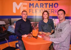 Martho Flexwerk heeft veel uizendkrachten werkzaam in de AGF-sector: Vlnr: Franklin Bode, Margot Schussler en bezoeker Peter Boeve