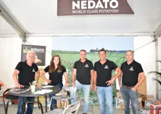Het complete buitendienst team van Nedato: Ad Fioole, Harmke de Zwart, Piet Molendijk, Simon Overkleeft en Jan den Boer